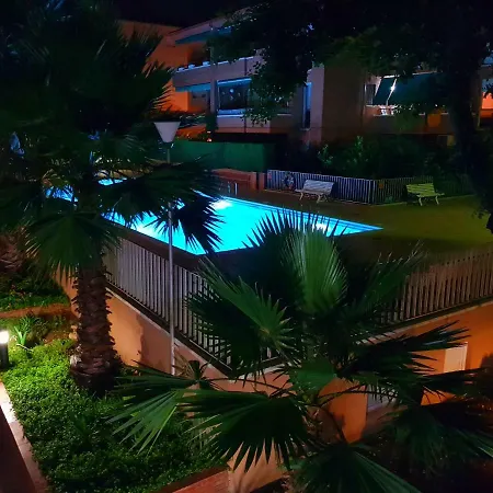 Playa Con Piscina Apartman *